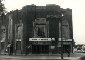 Broadway Sharkys Machine