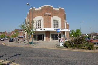 2009 Broadway exterior